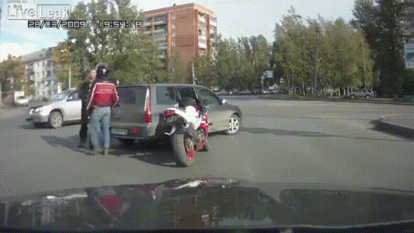 俄羅斯人路怒症為什麼這麼嚴重？路上開車斗氣，動不動就下車幹架