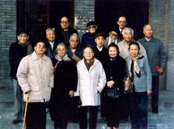 上海“玫瑰”葉露茜:趙丹前妻,因戰亂被迫改嫁,子女9人皆成才 上海“玫瑰”葉露茜:趙丹前妻,因戰亂被迫改嫁,子女9人皆成才