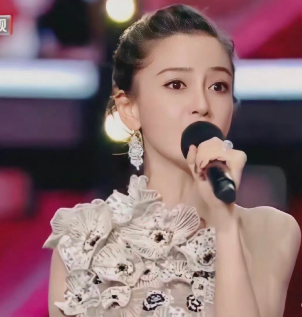 沸騰之夜晚會名場面:楊穎和王源跨界主持,周海媚怕高直髮抖 沸騰之夜晚會名場面:楊穎和王源跨界主持,周海媚怕高直髮抖