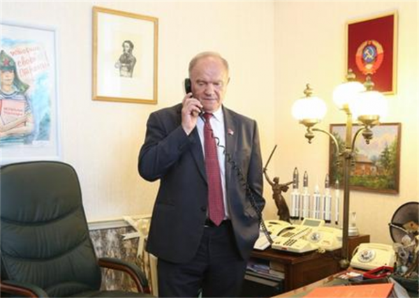 普京曾問久加諾夫一個問題：您的辦公室裡為什麼沒掛列寧像？