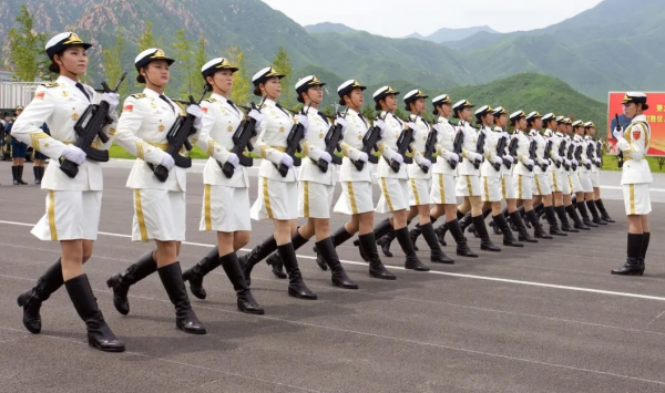 帶著巾幗迷彩夢 向祖國報到