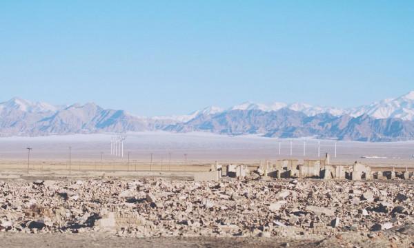 石油名城變“鬼城”,曾居住10萬人,現只剩斷瓦殘垣 石油名城變“鬼城”,曾居住10萬人,現只剩斷瓦殘垣