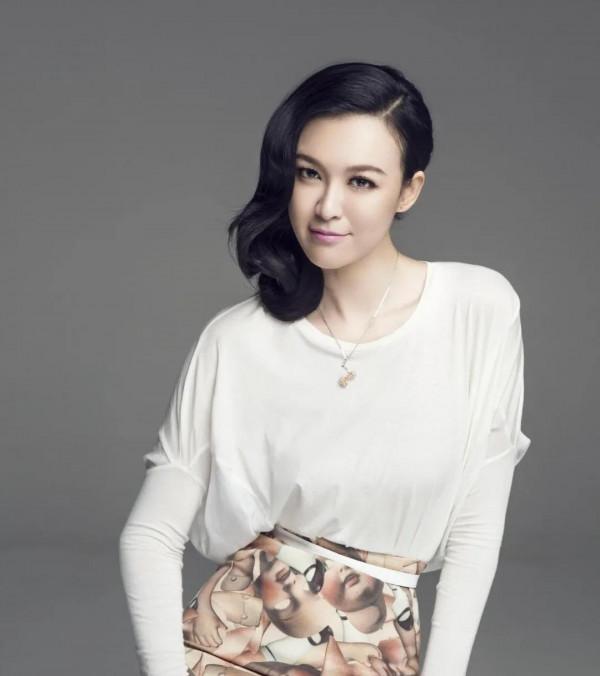 這十位明星都和經紀人在一起,姐弟戀濃度超標,有的祝福有的嘔吐 這十位明星都和經紀人在一起,姐弟戀濃度超標,有的祝福有的嘔吐