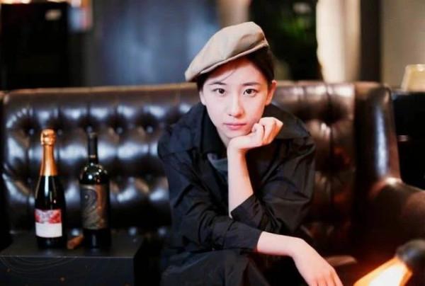 31歲北京美女,靠賣酒爆紅,一場直播賣100萬,年入3.5億,憑啥? 31歲北京美女,靠賣酒爆紅,一場直播賣100萬,年入3.5億,憑啥?