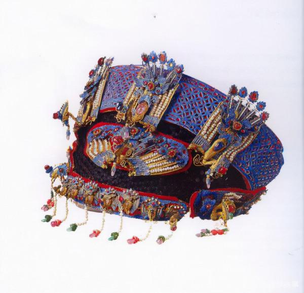 古代最尊貴的女人，綾羅綢緞不斷，佩戴的珠寶首飾也是華貴而不凡