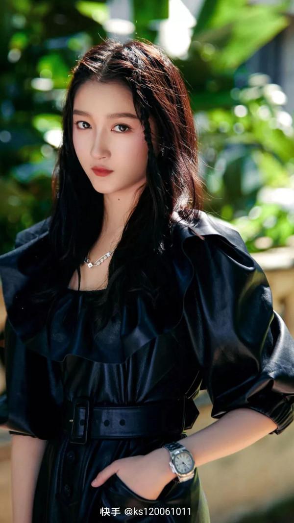 演員關曉彤美照