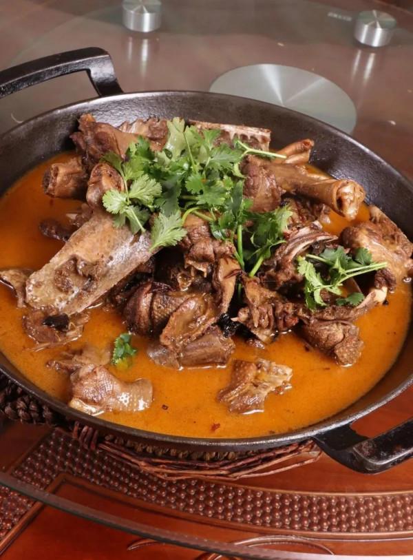 6道燉菜人氣旺，全靠幹菌來提香！醬肘子放茶樹菇，鮮香加倍