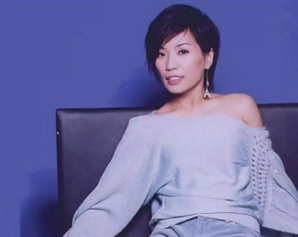 從小寄人籬下，情路坎坷，28歲成名34歲離世，阿桑的一生有多苦？