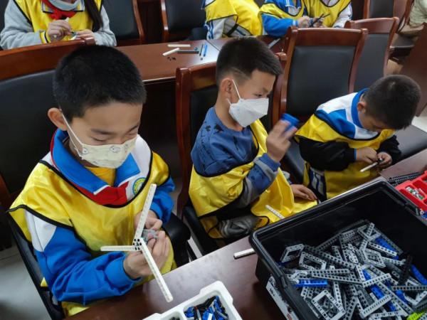 科技強國 做未來世界的創造者——柴樓興園社群開展樂高實踐營活動