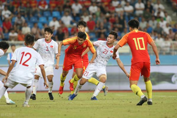 蒿俊閔網路討薪，廣州隊下調薪資標準：卓爾、恆大球員超市已開張