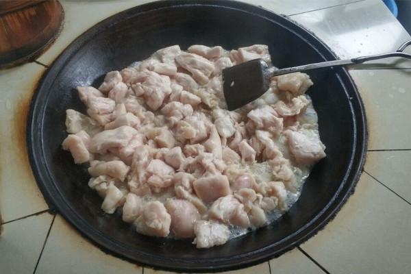 7種食用油差別大，別亂用，選對了油炸油煙少，炒菜味更香