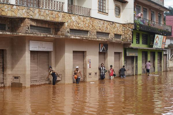 早安·世界｜巴西米納斯吉拉斯州暴雨成災，已有19人因此喪生