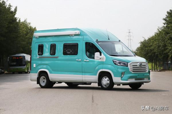 顏值高功能多，帶2&period;0T雙驅，13m&sup3;空間，2人用的大通vanlife露營車