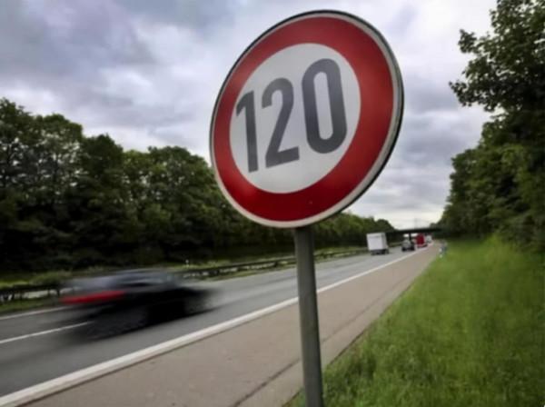高速限速標準將調整,不再是120,終於敢放心踩油門了 高速限速標準將調整,不再是120,終於敢放心踩油門了