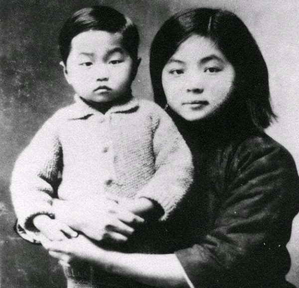 1927年陳賡結婚前，見到鄧穎超就跑，周恩來：是不是怕給我磕頭？