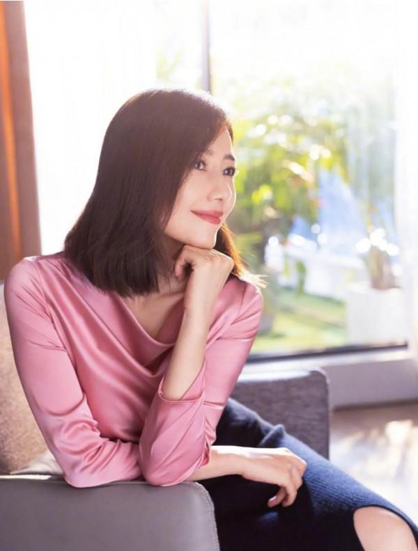 高圓圓，還是那個女神，氣質身材依然完美，趙又廷你知道嗎？