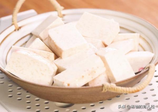 外酥裡嫩的香芋烤鴨腿,營養味美,葷素搭配,家中孩子特愛吃 外酥裡嫩的香芋烤鴨腿,營養味美,葷素搭配,家中孩子特愛吃