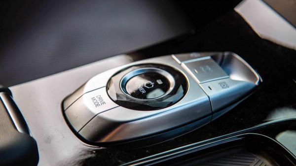 極狐阿爾法T對比Model Y，兩雄爭霸，誰才是冬季脫困翹楚？