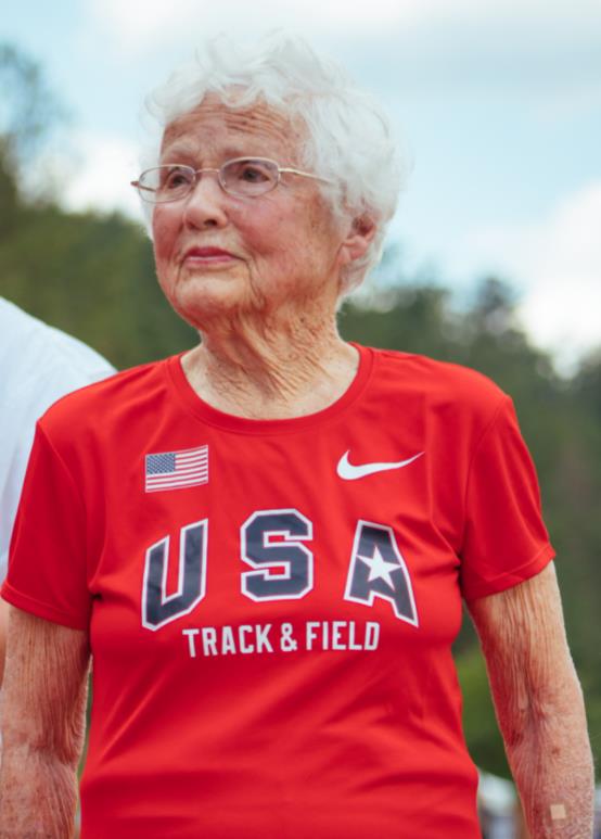 美國105歲奶奶跑100米破紀錄！81歲開始運動，還想再跑更快