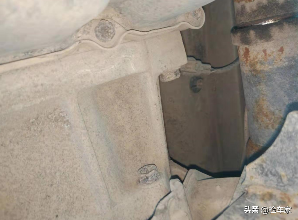 V8的豐田陸巡太罕見！開了11年還能賣50萬，可以買兩輛同年的X5