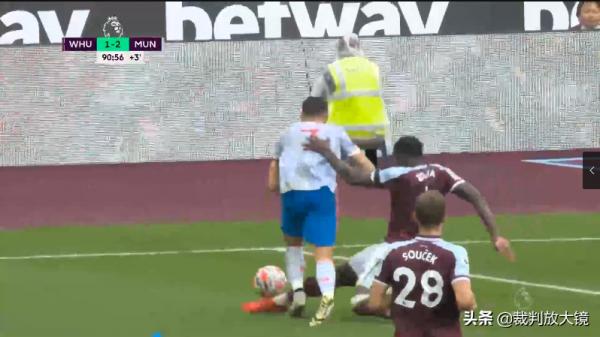 「案例解讀」C羅的三次摔倒該不該判罰點球? 「案例解讀」C羅的三次摔倒該不該判罰點球?