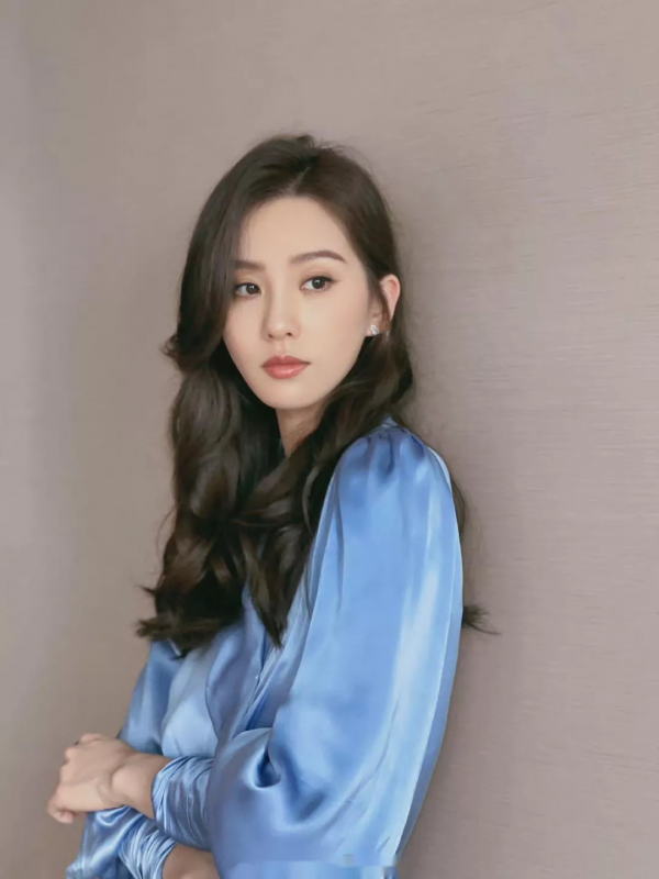 劉詩詩，端莊富貴，清新脫俗