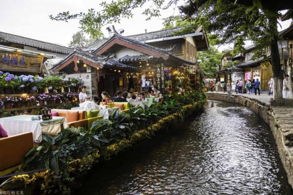 麗江古城聽說現在空城了,8月份還是這個樣子,雖商業但人潮洶湧 麗江古城聽說現在空城了,8月份還是這個樣子,雖商業但人潮洶湧