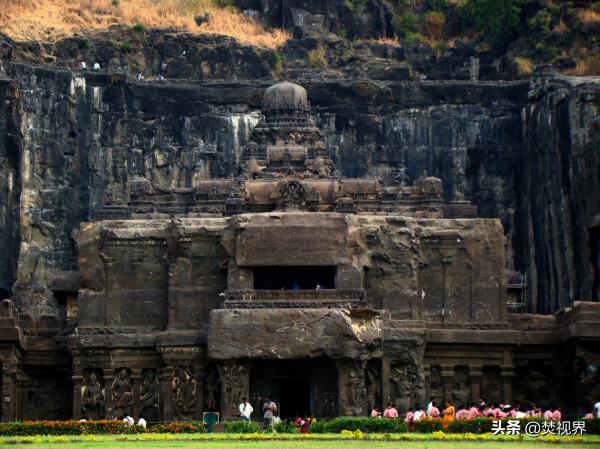 一塊石頭雕刻而成的古廟 一塊石頭雕刻而成的古廟