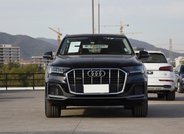 差價僅3.3萬，奧迪Q7 2.0T高配和3.0T低配，該怎麼選？