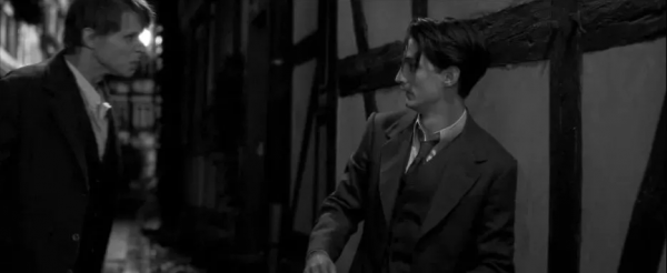 謊言是彩色的,現實是黑白的 謊言是彩色的,現實是黑白的