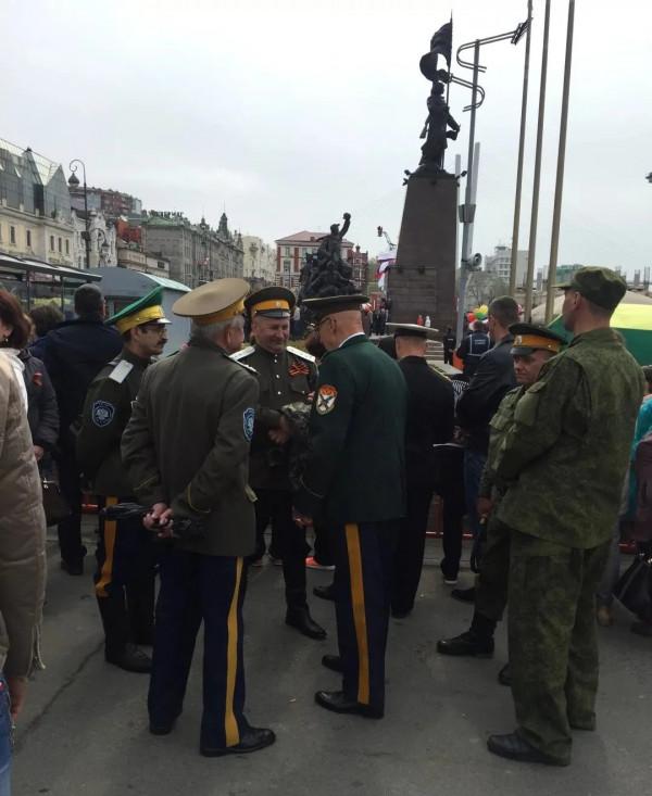 蘇俄閱兵,別的地方可以不進行,在海參崴是一定要閱的 蘇俄閱兵,別的地方可以不進行,在海參崴是一定要閱的