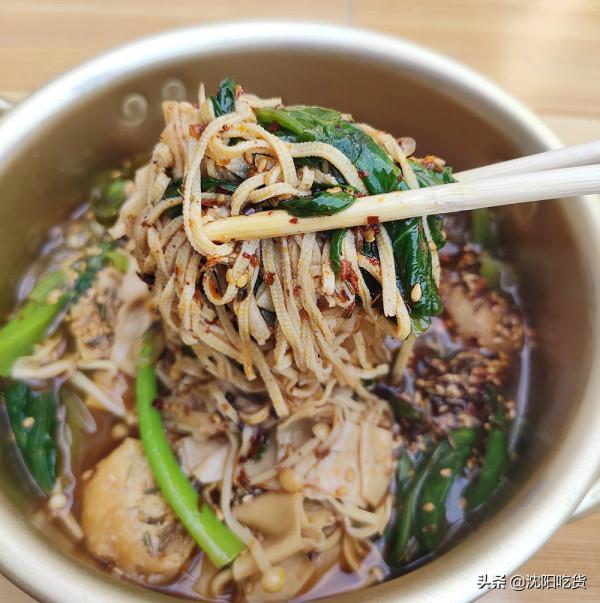 每次看到炸串店裡的自制雞排,自制牛排,都忍不住要嘗一嘗 每次看到炸串店裡的自制雞排,自制牛排,都忍不住要嘗一嘗