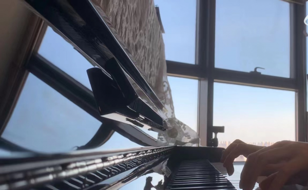 恭喜！28歲國乒名將公佈戀情，與女友十指緊扣+共奏鋼琴太甜蜜