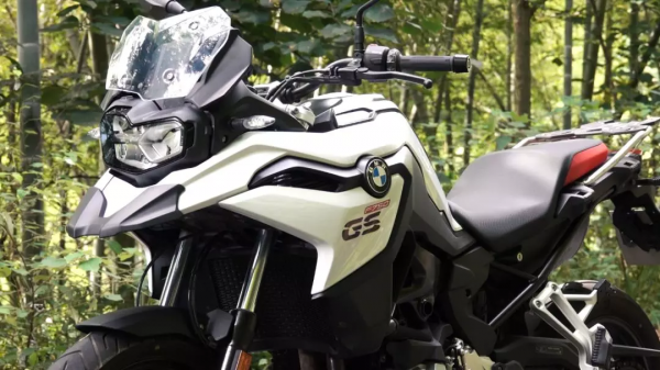 寶馬F750GS摩托，加裝哈曼卡頓/JBL藍芽音響之簡易DIY教程