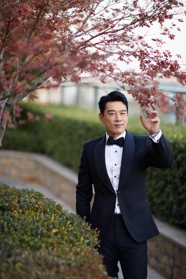 演員王耀慶，為了省房租娶了房東的女兒，結婚20年零緋聞