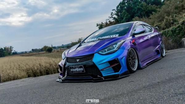 這臺現代Elantra有點獨特