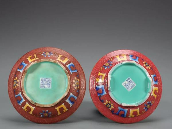 清-乾隆 琺琅彩爵杯一套規格：高帶底座高13.8cm 杯淨高11.8cm 寬7cm