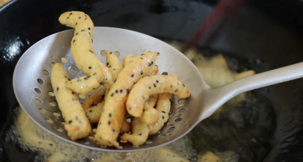 黃豆別再打豆漿了，試試這種做法，吃一次忘不了，給肉都不換