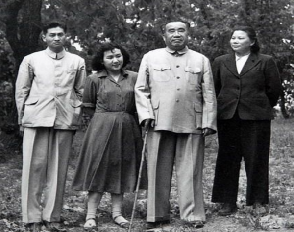 國家領導工資對比，毛主席404塊，周恩來只花250塊，朱德有多少？