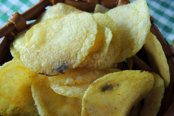 在家炸薯片，成本不到2塊錢，金黃酥脆乾淨衛生，想吃多少炸多少