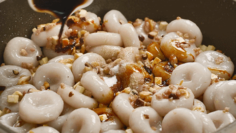 這做法還是頭回見!一捏就好,軟糯頂飽,5塊錢做一大盤 這做法還是頭回見!一捏就好,軟糯頂飽,5塊錢做一大盤