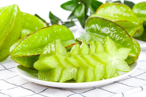 男子吃水果吃出腎衰竭，水果雖好，但有1類人2種水果建議不吃為好