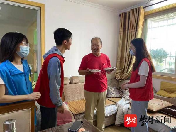 為全國特色農產品“打call”！江蘇大學首屆“學亞夫”大學生助農帶貨節走進社群