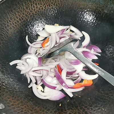 色香味俱全，米飯配爆炒腰花，下飯絕殺