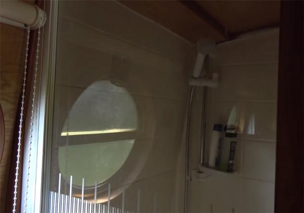 52歲的他放棄一切，住進33㎡“房船”中漂泊流浪，一晃已生活5年