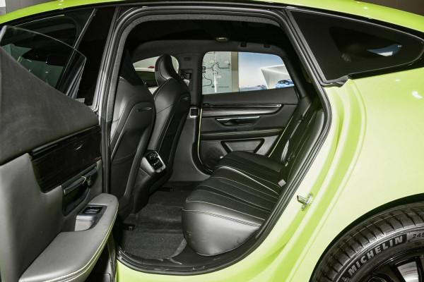 軸距近3米配“剪刀門”，位元斯拉跑得還遠，實拍小鵬P7鵬翼版