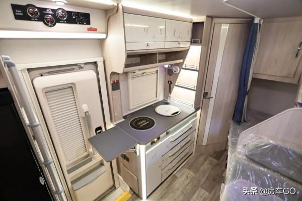 C本能開的大空間房車,無拓展也能住下6人,適合三胎家庭自駕遊 C本能開的大空間房車,無拓展也能住下6人,適合三胎家庭自駕遊