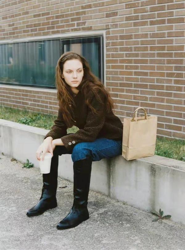 冬季別總穿“黑白色”，看北歐素人穿搭，才懂得美有多樣