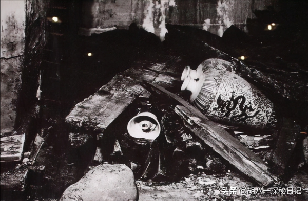 1957年,明朝皇帝定陵挖掘出400年前皇帝的純金帽子,工藝是迷 1957年,明朝皇帝定陵挖掘出400年前皇帝的純金帽子,工藝是迷