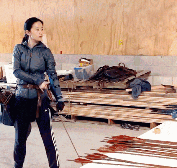 從用假馬到直接騎人、打戲無力全靠特效，流量演員拍戲錢太好掙